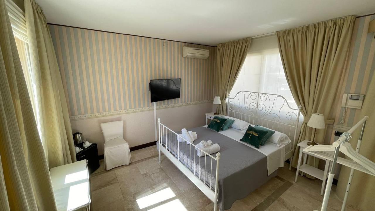 Palazzo Chiara Hotel Cagliari Exterior photo